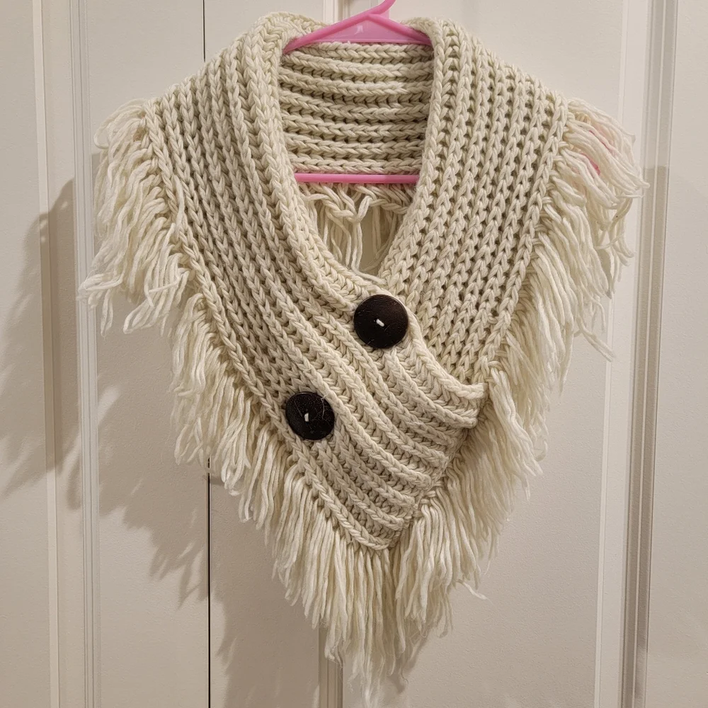 Final Price🎯 Cream Knit Fringe Scarf with Buttons